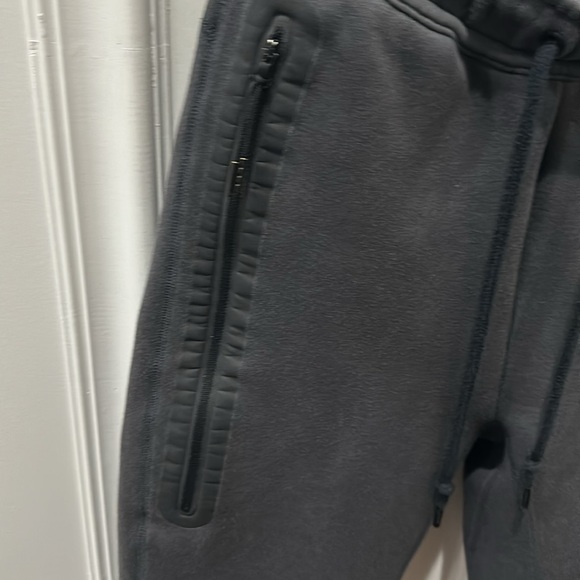 Nike Tech Fleece Color: Anthracite SIZE XSMALL - Picture 4 of 7